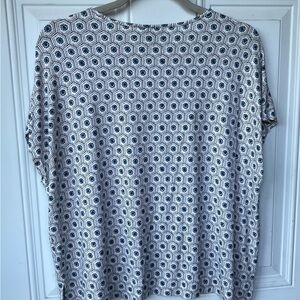 Geometric Patterned Top Petite Large